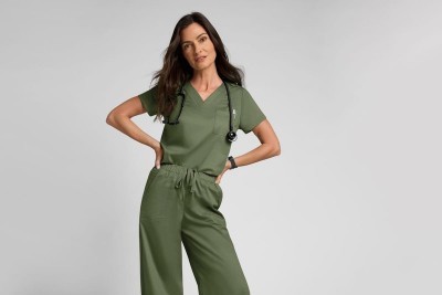 How Should Scrubs Fit? A Guide to Size, Rise, Inseam and Proportion